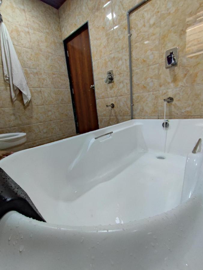 Hotel Starlit Navi Mumbai Zewnętrze zdjęcie